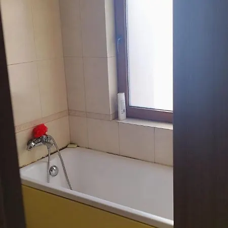 アパート Nice Apartment ナボダリ